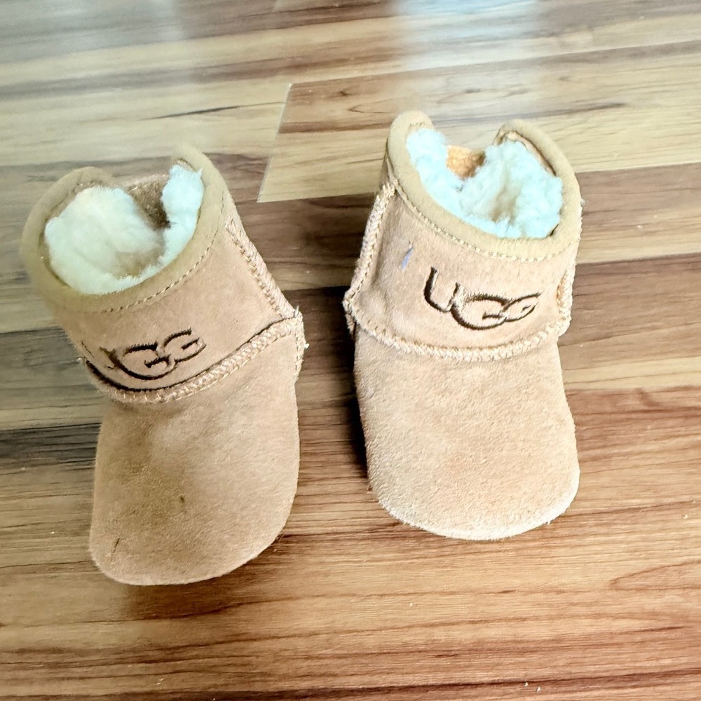UGG Australia Baby Boots Tan Suede Sheepskin‎ Lined Infant Crib Shoes